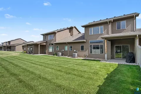 Exterior - E Meadowside Pl, Sioux Falls, SD 57108 photo 2 of 4