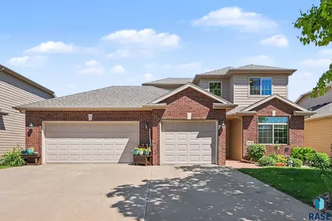 5008 S Winston Ln, Sioux Falls, SD 57108