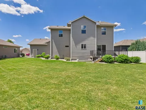 Exterior - 812 S 5th Ave, Brandon, SD 57005 photo 5 of 9