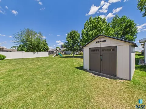 Exterior - 812 S 5th Ave, Brandon, SD 57005 photo 9 of 9