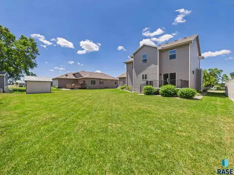 Exterior - 812 S 5th Ave, Brandon, SD 57005 photo 8 of 9