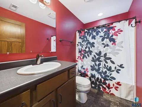 Bath - 812 S 5th Ave, Brandon, SD 57005 photo 5 of 5