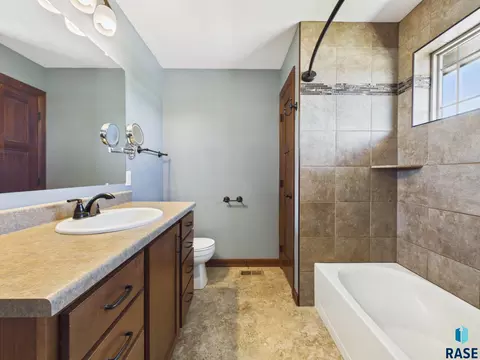 Bath - 812 S 5th Ave, Brandon, SD 57005 photo 1 of 5
