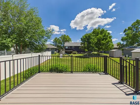 Exterior - 812 S 5th Ave, Brandon, SD 57005 photo 2 of 9