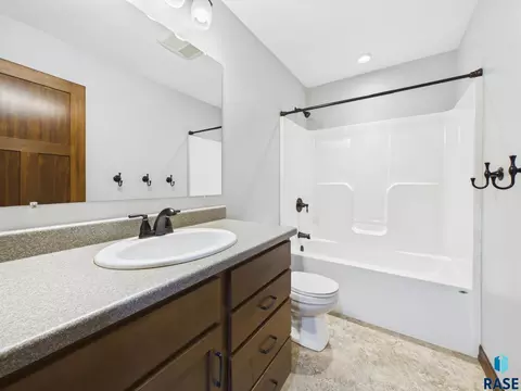 Bath - 812 S 5th Ave, Brandon, SD 57005 photo 4 of 5