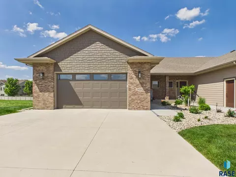 2418 E Joshua Cir, Sioux Falls, SD 57108