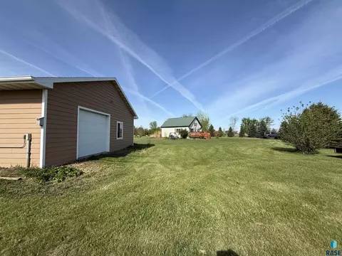 46637 321st St, Burbank, SD 57010