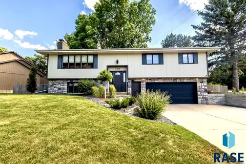 2813 W Costello Rd, Sioux Falls, SD 57105