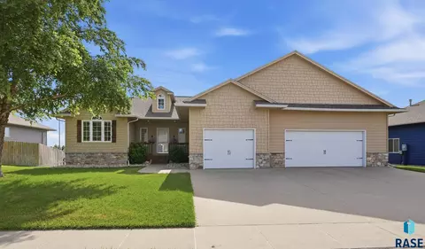 3804 S Harmony Dr, Sioux Falls, SD 57110