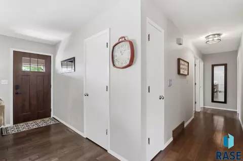Entry Way - 4209 E 22nd St, Sioux Falls, SD 57103 photo 1 of 2