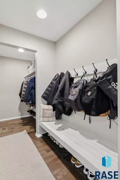 Entry Way - 4209 E 22nd St, Sioux Falls, SD 57103 photo 2 of 2