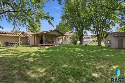 Exterior - 4209 E 22nd St, Sioux Falls, SD 57103 photo 5 of 9
