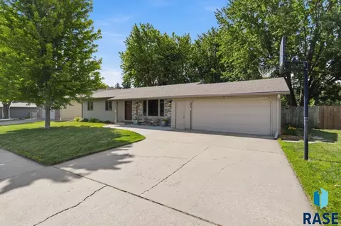 Exterior - 4209 E 22nd St, Sioux Falls, SD 57103 photo 3 of 9