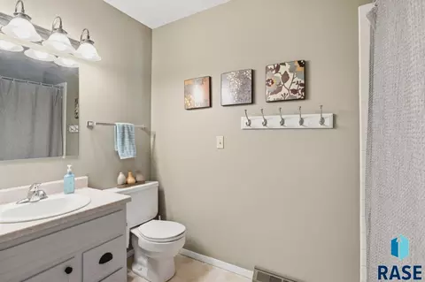 Bath - 4209 E 22nd St, Sioux Falls, SD 57103 photo 2 of 3