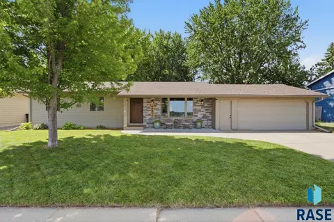 4209 E 22nd St, Sioux Falls, SD 57103