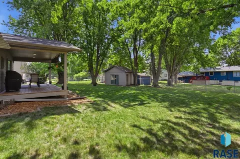 Exterior - 4209 E 22nd St, Sioux Falls, SD 57103 photo 9 of 9