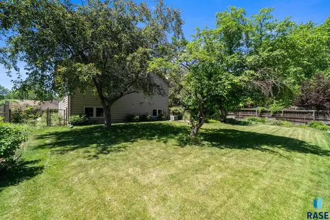 Exterior - S Florence Ave, Sioux Falls, SD 57103 photo 9 of 12