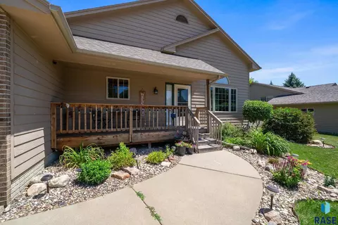 Exterior - S Florence Ave, Sioux Falls, SD 57103 photo 2 of 12