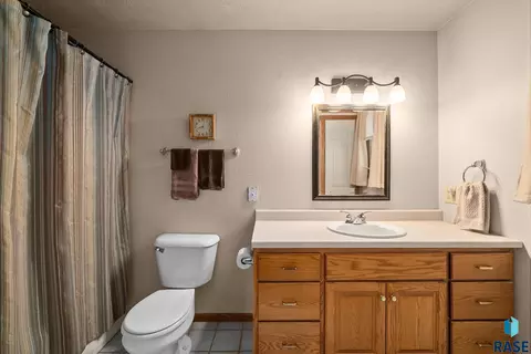 Bath - S Florence Ave, Sioux Falls, SD 57103 photo 2 of 3