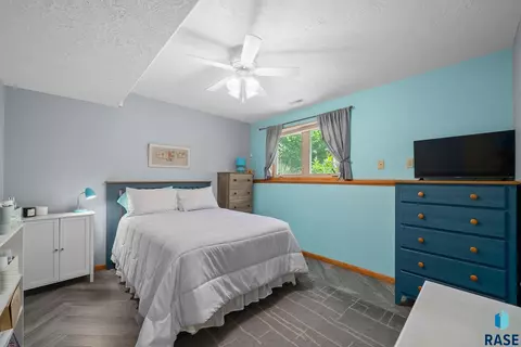 Bedroom - S Florence Ave, Sioux Falls, SD 57103 photo 2 of 2