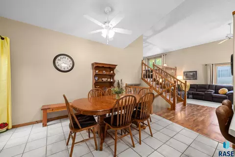 Dining - S Florence Ave, Sioux Falls, SD 57103 photo 3 of 4