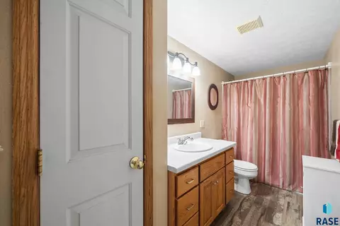 Bath - S Florence Ave, Sioux Falls, SD 57103 photo 3 of 3