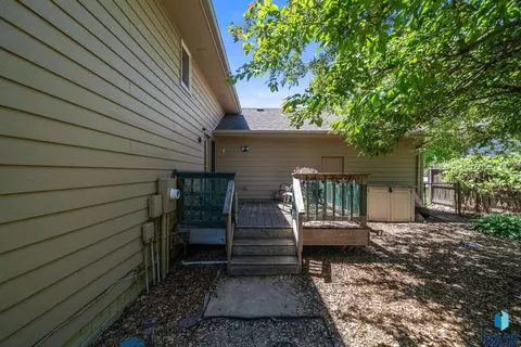 Exterior - S Florence Ave, Sioux Falls, SD 57103 photo 6 of 12