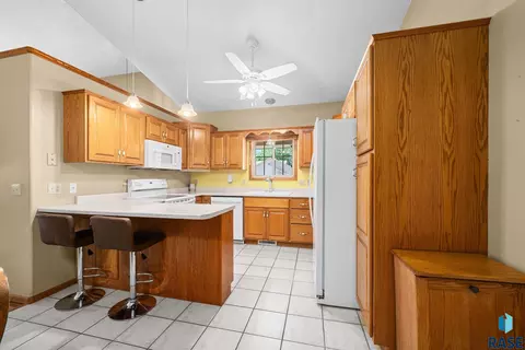 Kitchen - S Florence Ave, Sioux Falls, SD 57103 photo 1 of 5