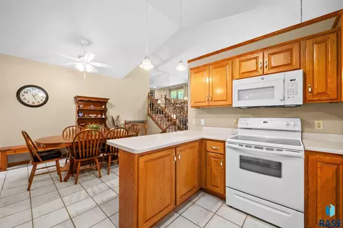 Kitchen - S Florence Ave, Sioux Falls, SD 57103 photo 4 of 5