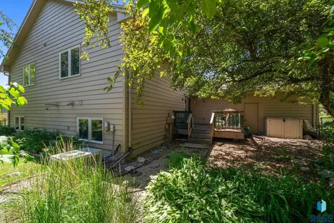 Exterior - S Florence Ave, Sioux Falls, SD 57103 photo 7 of 12