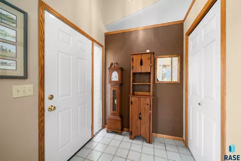 Entry Way - S Florence Ave, Sioux Falls, SD 57103 photo 1 of 2