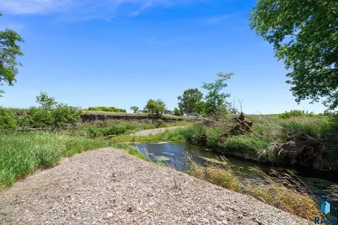 View/Area - 28286 Bartlett Ave, Canton, SD 57013 photo 2 of 9