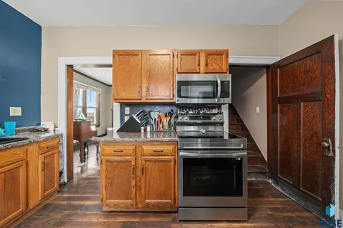 Kitchen - 28286 Bartlett Ave, Canton, SD 57013 photo 1 of 2