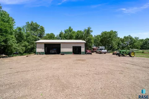 Exterior - 28286 Bartlett Ave, Canton, SD 57013 photo 2 of 12
