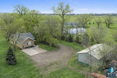 Exterior - 28286 Bartlett Ave, Canton, SD 57013 photo 3 of 12
