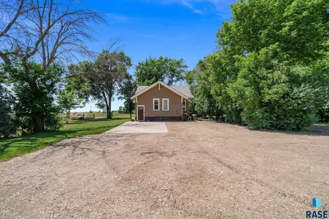 Exterior - 28286 Bartlett Ave, Canton, SD 57013 photo 11 of 12