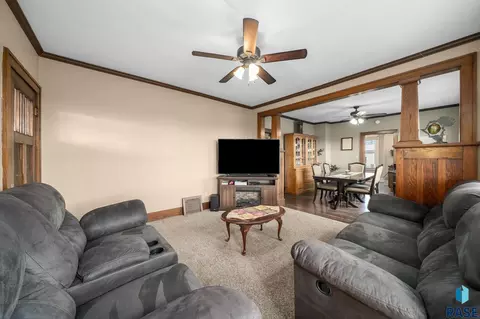 Living - 28286 Bartlett Ave, Canton, SD 57013 photo 2 of 3