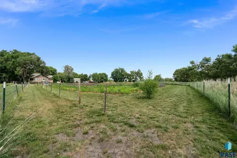 Exterior - 28286 Bartlett Ave, Canton, SD 57013 photo 6 of 12