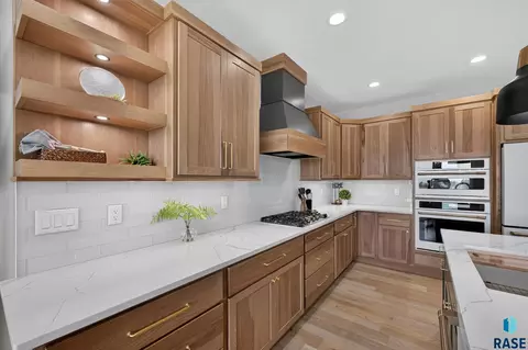 Kitchen - 8421 E Roughlock St, Sioux Falls, SD 57110 photo 4 of 6