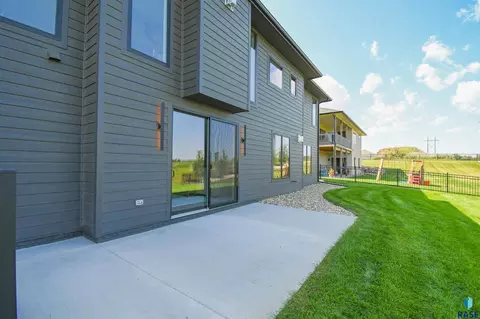 Exterior - 8421 E Roughlock St, Sioux Falls, SD 57110 photo 15 of 18