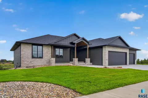Exterior - 8421 E Roughlock St, Sioux Falls, SD 57110 photo 7 of 18