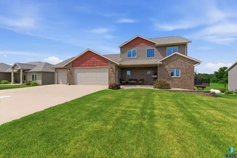 605 E 2nd Ave, Beaver Creek, MN 56116