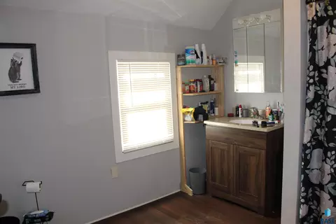 Bath - 204 W Farmer Ave, Howard, SD 57349 photo 1 of 2
