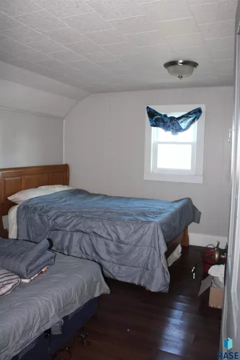 Bedroom - 204 W Farmer Ave, Howard, SD 57349 photo 2 of 2