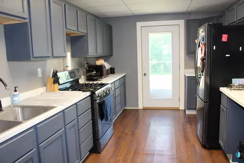 Kitchen - 204 W Farmer Ave, Howard, SD 57349 photo 4 of 4