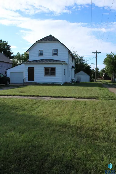 Other - 204 W Farmer Ave, Howard, SD 57349 photo 4 of 11
