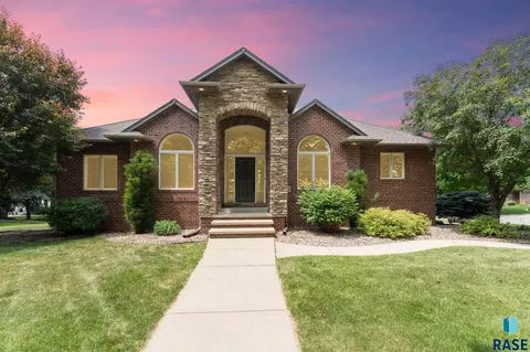 6205 S Pinehurst Ct, Sioux Falls, SD 57108 photo 1