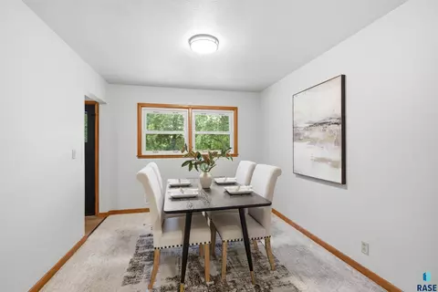 Dining - 4608 E 21st St, Sioux Falls, SD 57110 photo 3 of 3