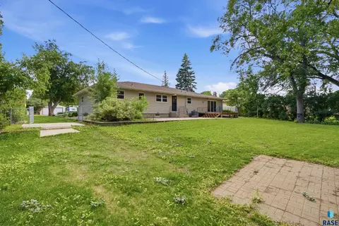 Exterior - 4608 E 21st St, Sioux Falls, SD 57110 photo 5 of 19
