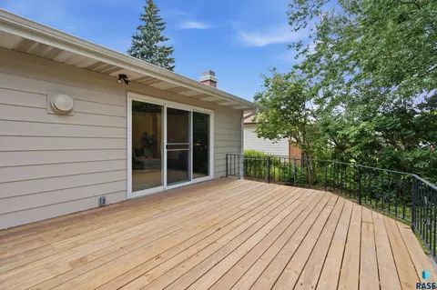 Exterior - 4608 E 21st St, Sioux Falls, SD 57110 photo 16 of 19
